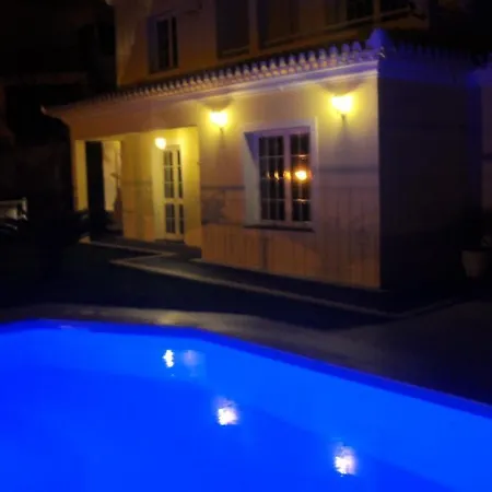 Quinze - Luxurious 3 Bedroom With Private Pool And Games & Amazing Views Ponta Delgada (Madeira)