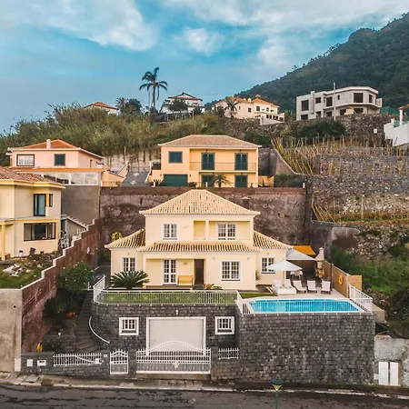 Quinze - Luxurious 3 Bedroom With Private Pool And Games & Amazing Views *