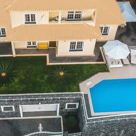 Quinze - Luxurious 3 Bedroom With Private Pool And Games & Amazing Views * Ponta Delgada (Madeira)