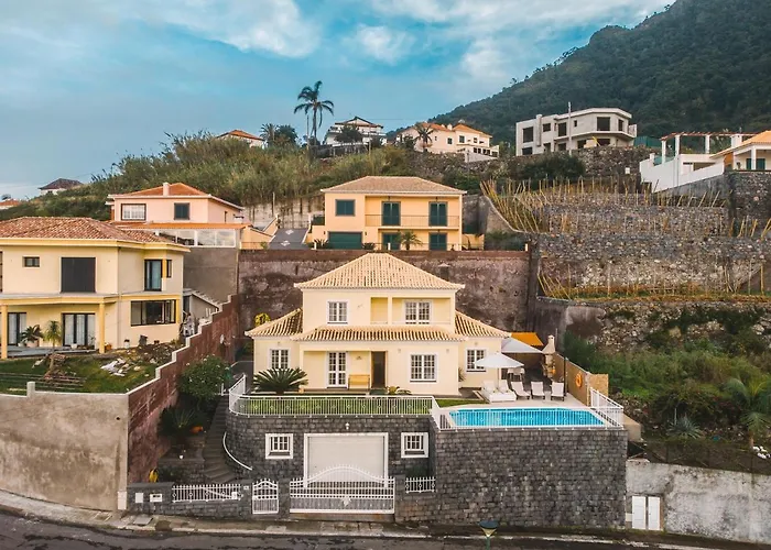 Quinze - Luxurious 3 Bedroom With Private Pool And Games & Amazing Views *